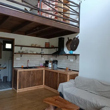 Kartalia Wooden Maisonette Casa de Férias
